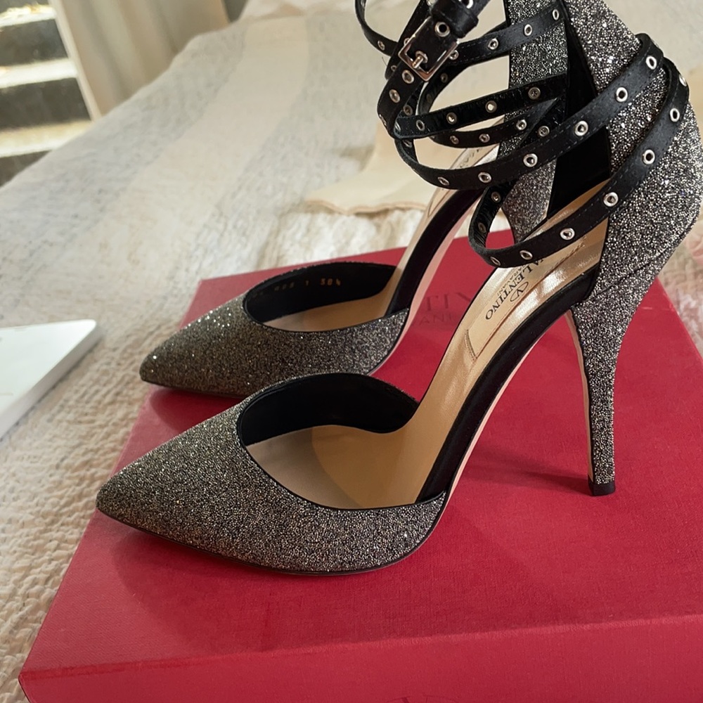 Valentino Garavani Glitter Ankle Wrap Pumps - Picture 9 of 17